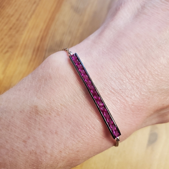 BNWT fuschia gemstone bracelet sliding closure - Picture 4 of 5